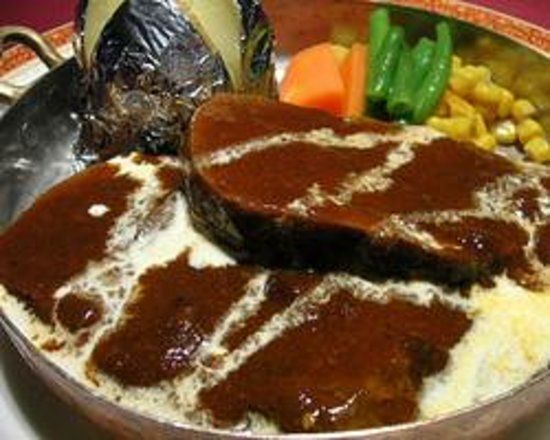 Tokusenkurogewagyustake & wine Sanbikinokobuta